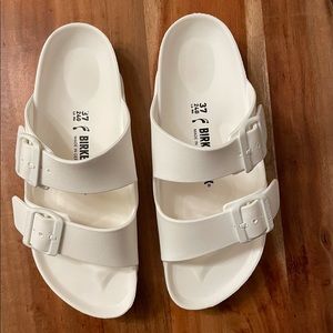 White Birkenstock Arizona Essentials Slide